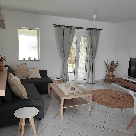 Vakantiehuis Elia Small Paradise