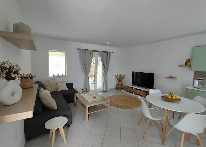 Elia Small Paradise 코스 타운